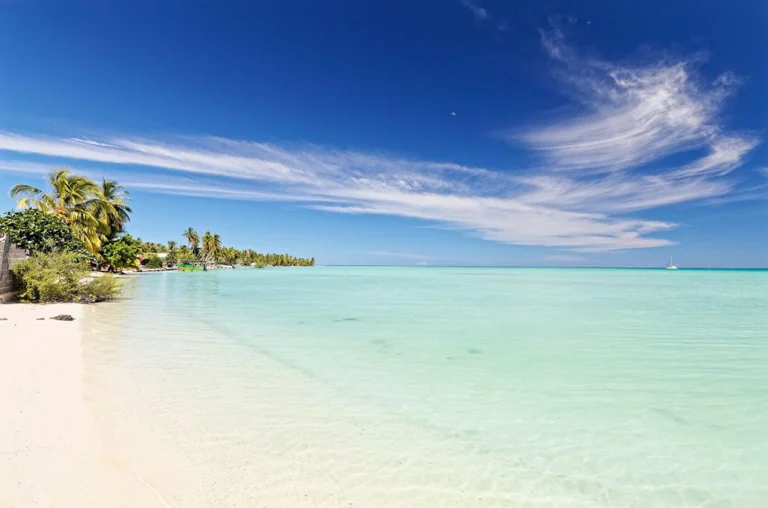 Plage De Sable Blanc à Kauehi