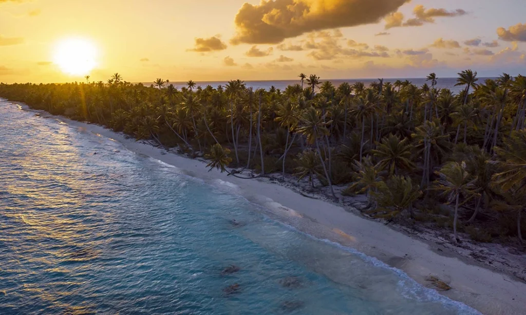 Couché de soleil sur Fakarava sur la partie Nord de l'atoll.