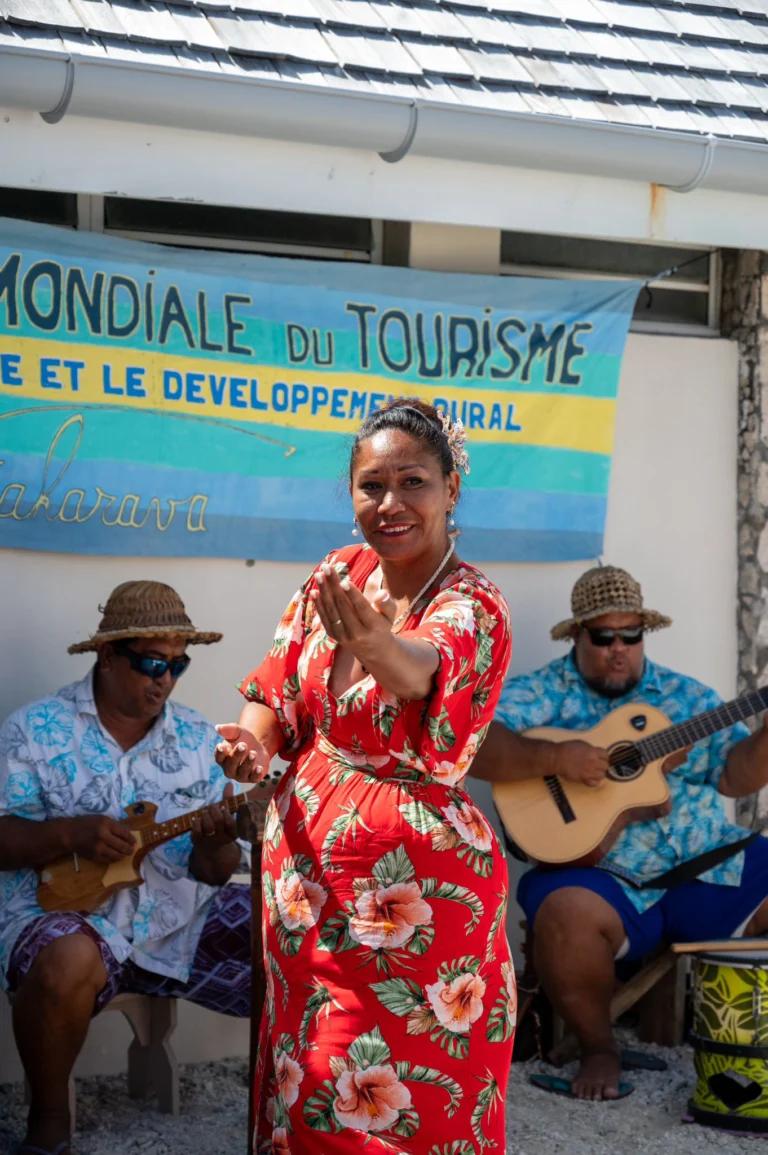 Journée Modiale Du Tourisme Fakarava Danseuse Accueil Aéroport